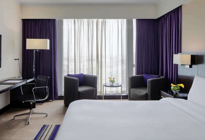 Номер Executive, Pullman Dubai Creek City Centre