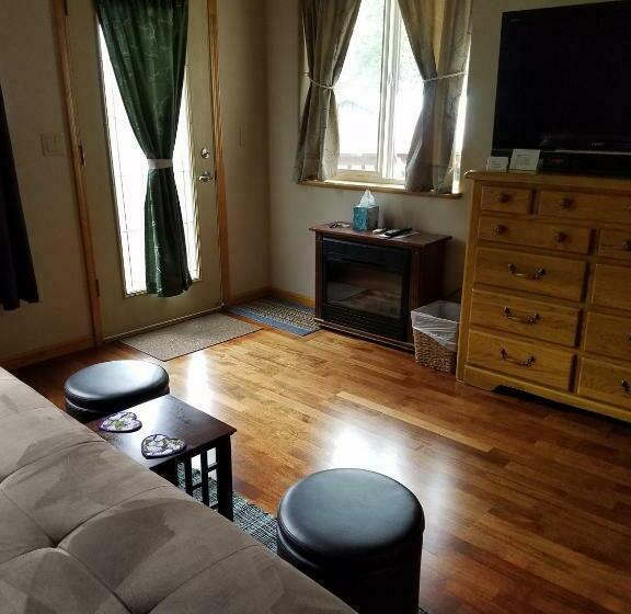 스위트 킹사이즈 침대, Glacier Creek Lodging