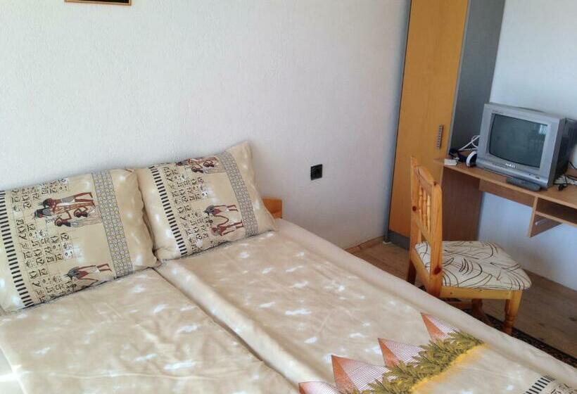 اتاق استاندارد با سرویس بهداشتی مشترک, Katya Guest House