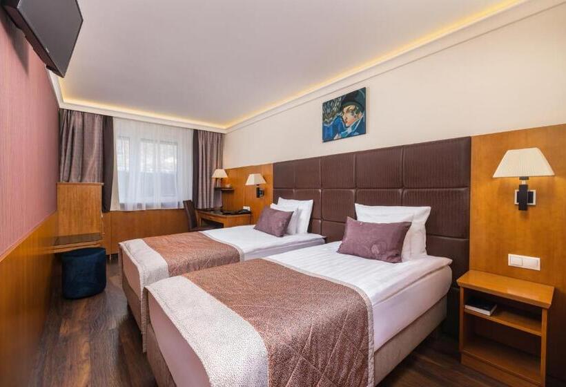 Номер Стандарт, Carlton Hotel Buda Castle