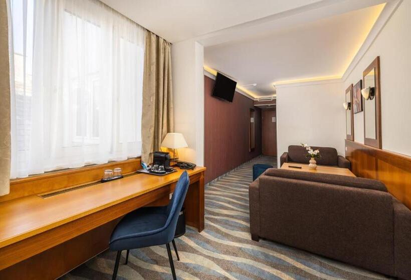 Номер Deluxe с Балконом, Carlton Hotel Buda Castle