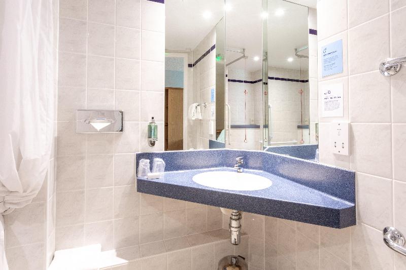 장애인을 위한 스탠다드 룸, Holiday Inn Express Perth, An Ihg