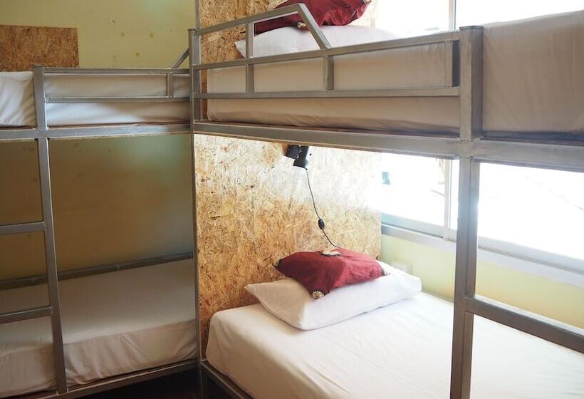 共用房间的床, Chaokoh Dorm Room
