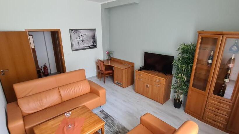Апартаменты 1 Спальня, Port Club Pension & Restaurant
