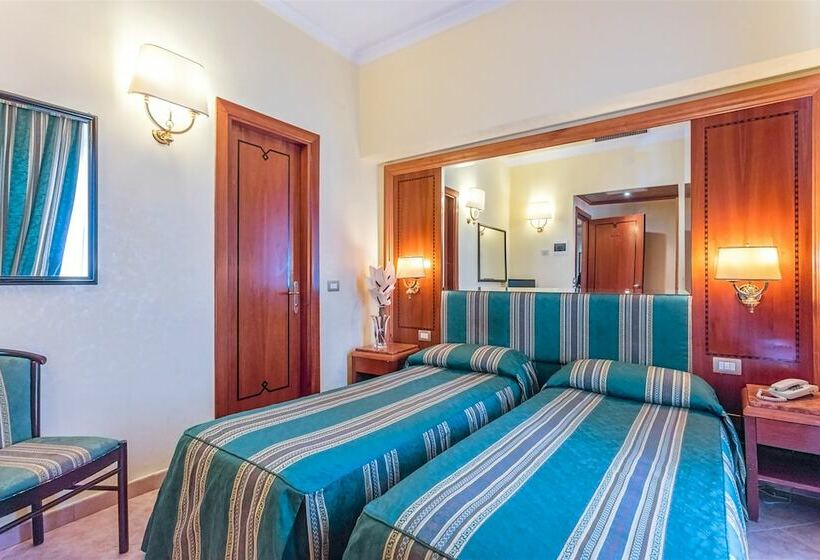 غرفة قياسية, Raeli Hotel Lux