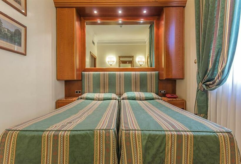 غرفة إقتصادية, Raeli Hotel Lux