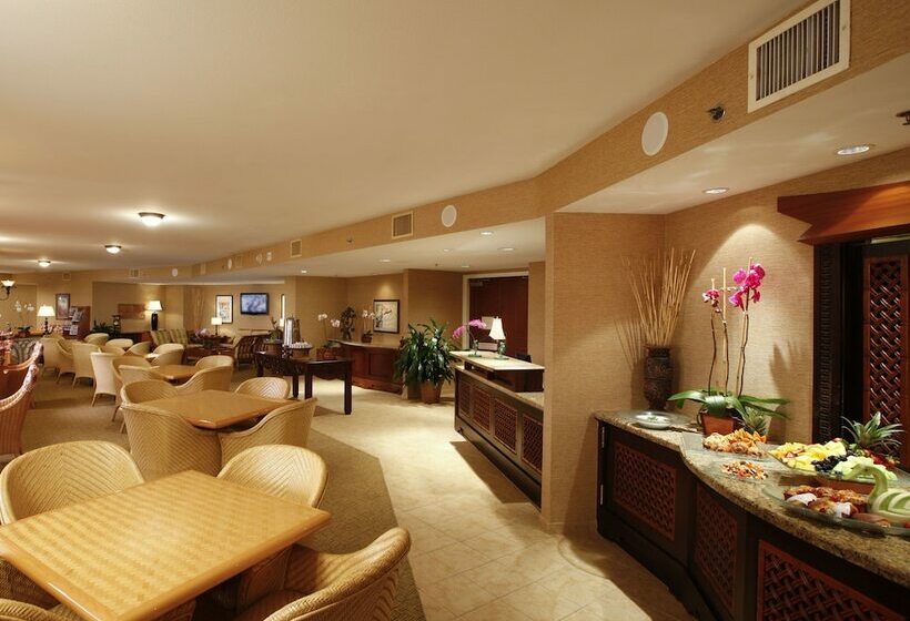 חדר קלאב, Universal's Loews Royal Pacific Resort