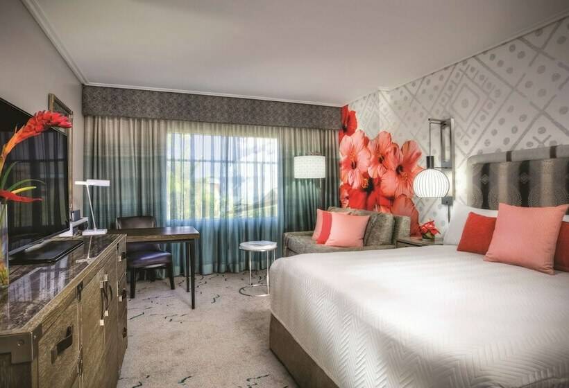 חדר קלאב, Universal's Loews Royal Pacific Resort