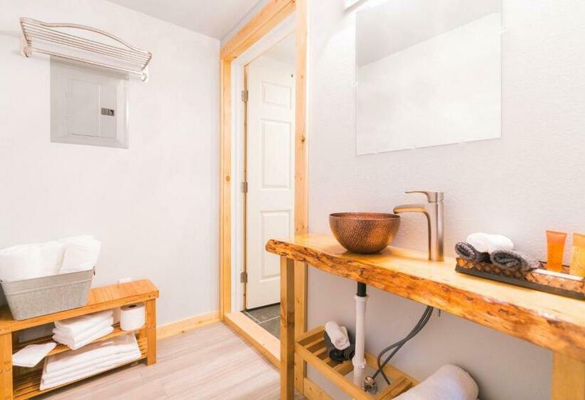 디럭스 룸, Cache Cabins