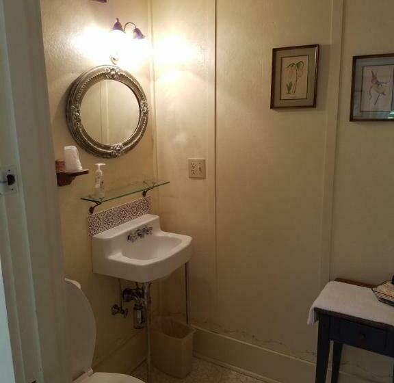 Номер Стандарт, Hawks House Inn