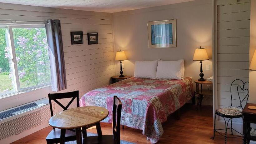 Номер Стандарт, Hawks House Inn