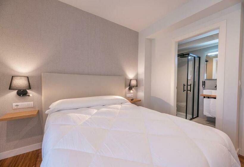 Номер Стандарт, Hostal Devesas