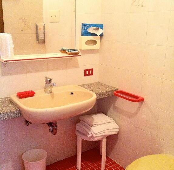 标准单人间, Albergo Isetta