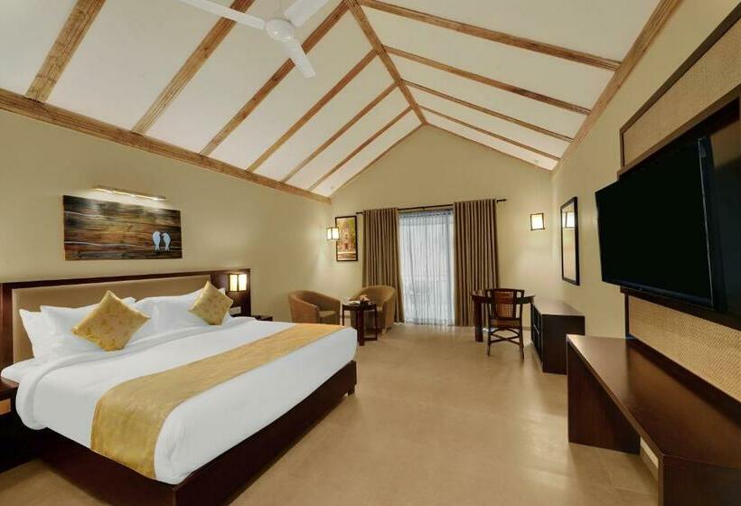 带大床的高级房间, The Fern Sattva Resort Polo Forest