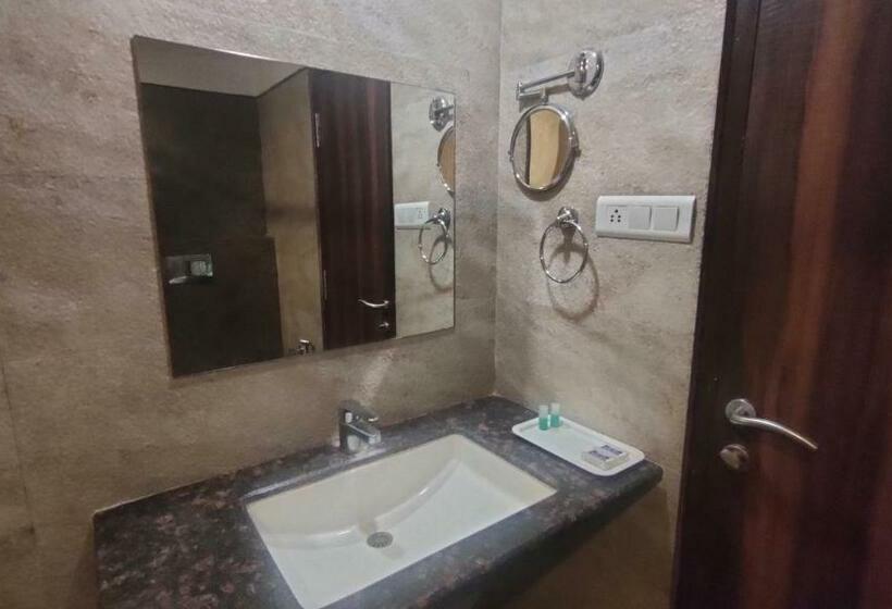 Номер Deluxe, Sach Regency