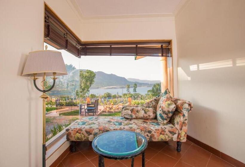 Номер Deluxe Вид на Озеро, Residency Lake Resort & Spa