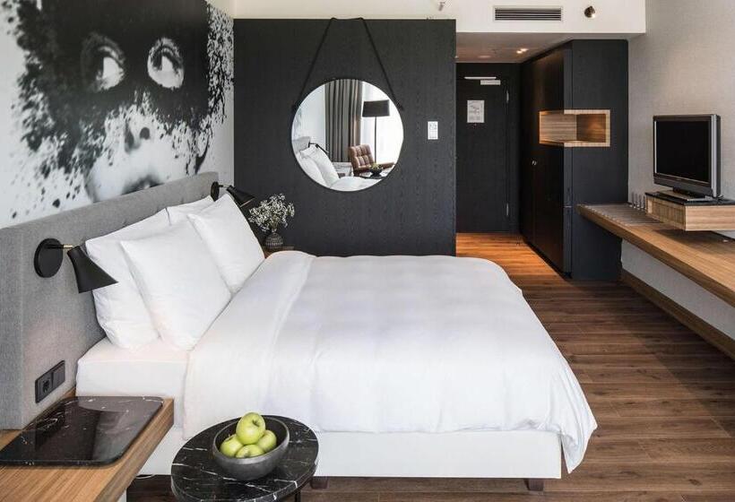 Полулюкс Вид на Сад, Radisson Blu Hotel Köln