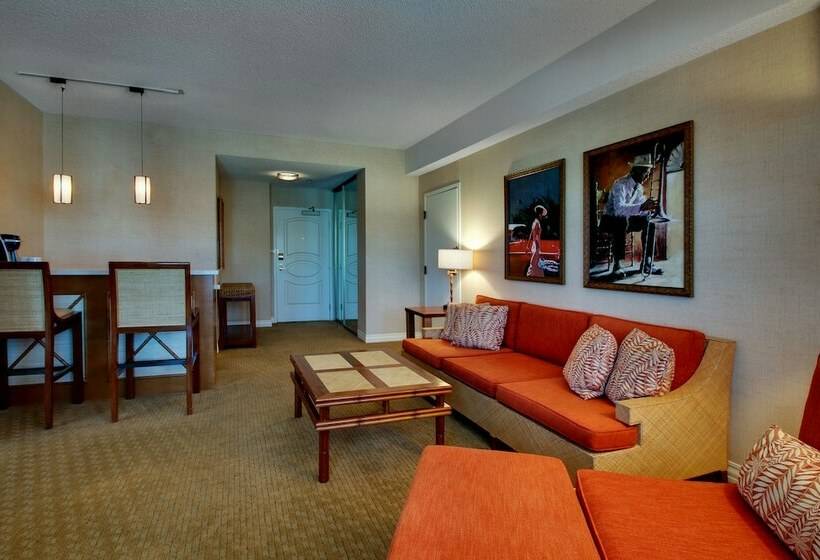 מיטת קינג בסוויטה, Tropicana Las Vegas  A Doubletree By Hilton