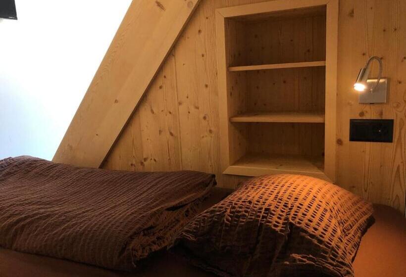 共用房间的床, Catrina Hostel