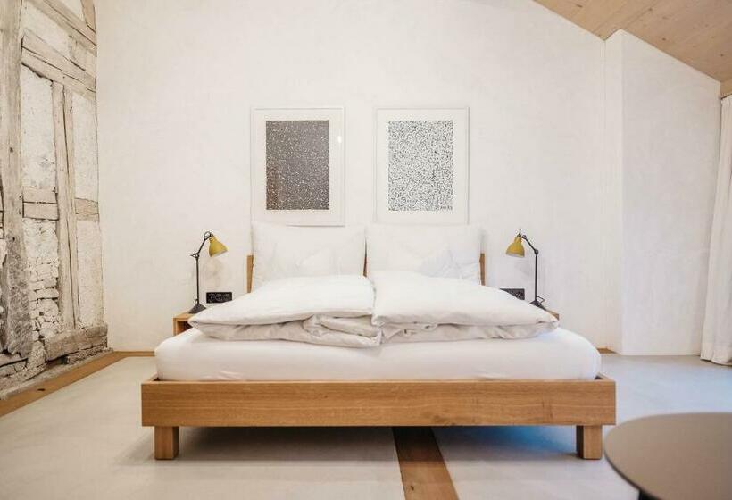 Номер Deluxe, Hirschen Stammheim