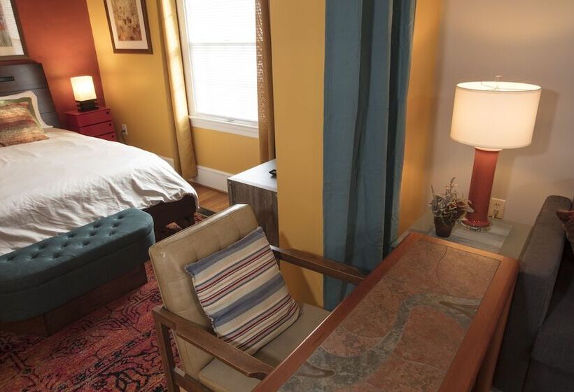 Люкс Повышенной Комфортности, Loudoun Valley Manor B&b