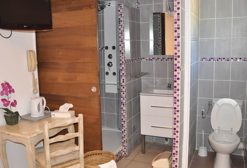 Номер Комфорт, Hôtel Les Mimosas