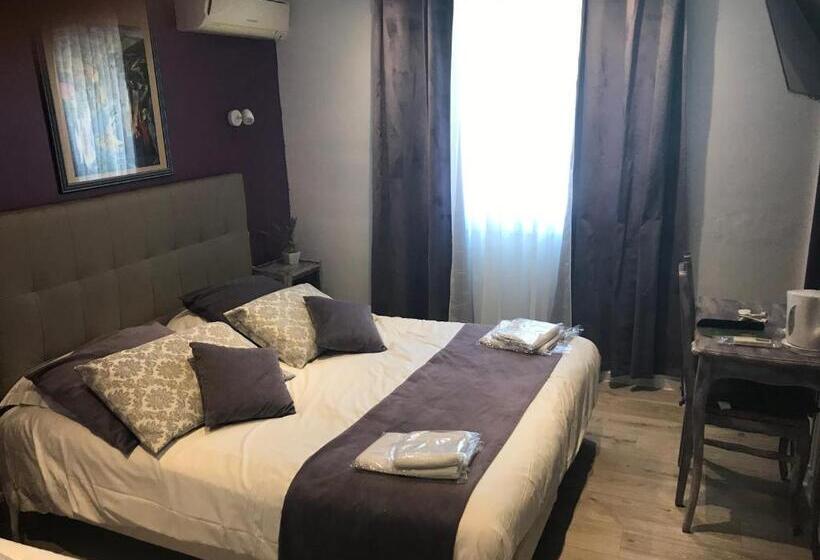Номер Стандарт Трехместный, Hôtel Les Mimosas