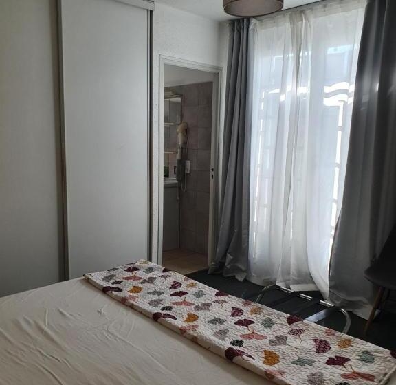 Номер Стандарт Трехместный, Le Petit Manoir Logis