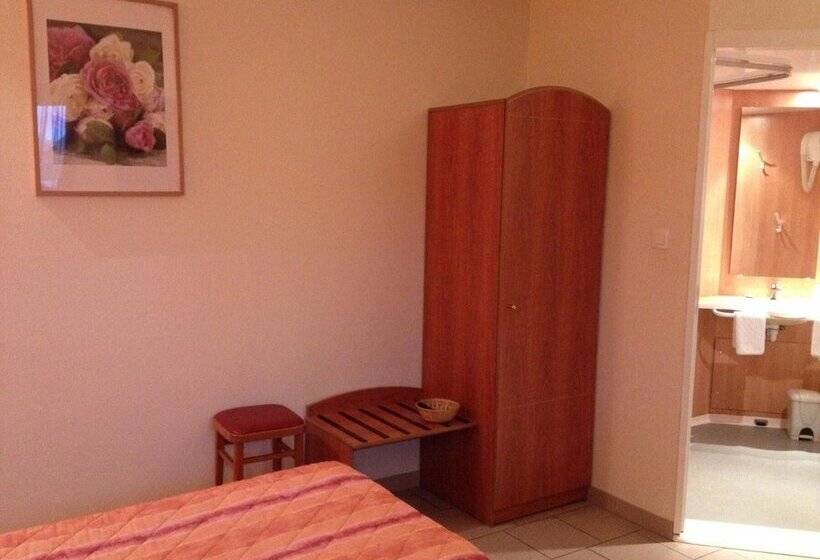 Четырехместный Номер Стандарт, Logis Hôtel   Les Paturelles