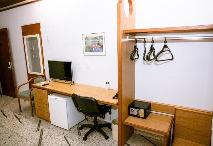 اتاق خانوادگی, Fênix Hotel Varginha