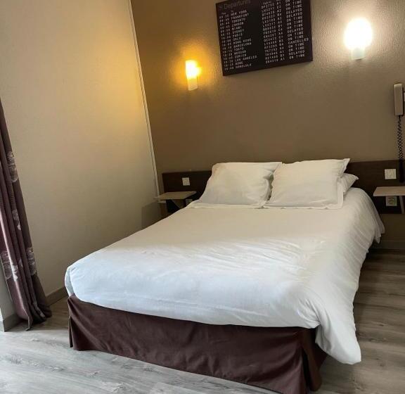 Четырехместный Номер Стандарт, Logis Hôtel Le Clement V