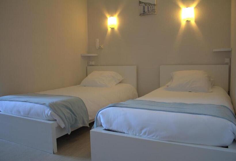 Четырехместный Номер Стандарт, Logis Hôtel Le Clement V