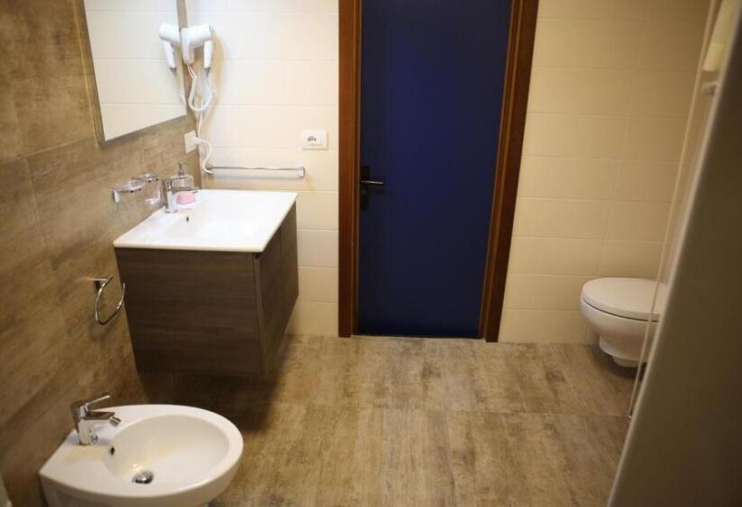 اتاق استاندارد با سرویس بهداشتی مشترک, B&b Il Bacio