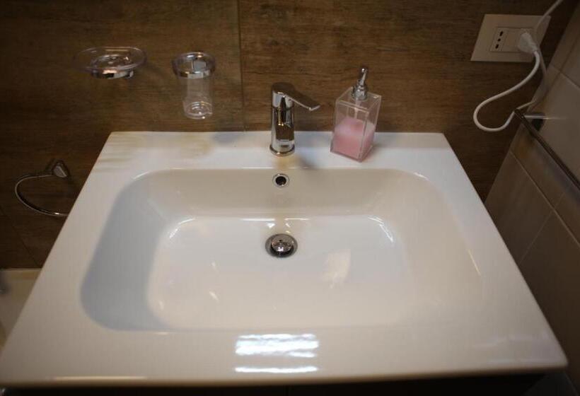 اتاق خانوادگی, B&b Il Bacio