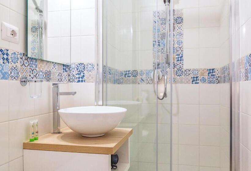اتاق لوکس, Acquazzurra Affittacamere