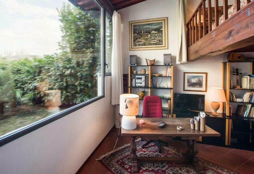 スタンダードルーム, Independent Loft On Florence S Hills