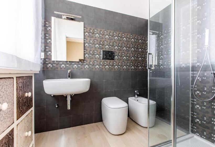 اتاق استاندارد سه نفره, Aruci B&b