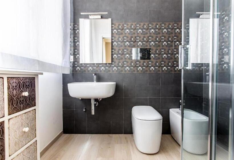 اتاق استاندارد سه نفره, Aruci B&b