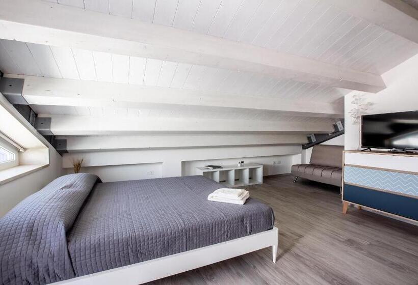 Standard Triple Room with Terrace, Aruci B&b