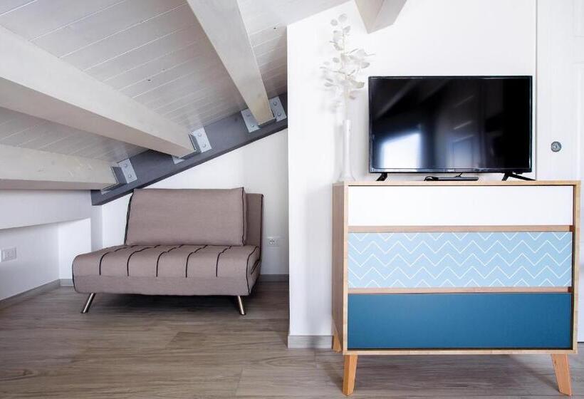 Standard Triple Room with Terrace, Aruci B&b