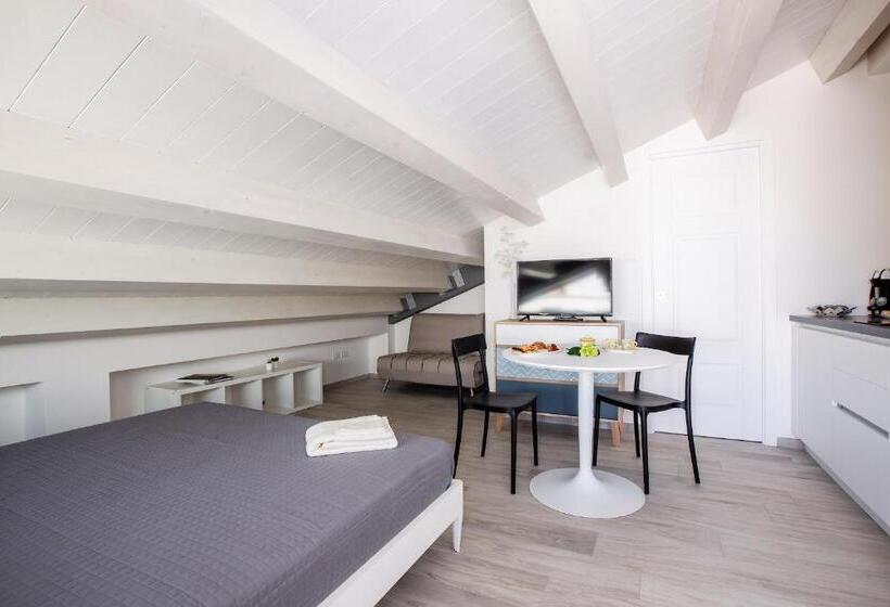 Standard Triple Room with Terrace, Aruci B&b