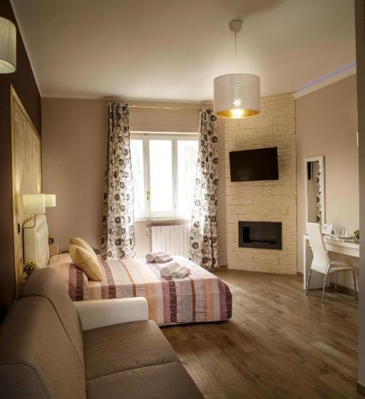 اتاق لوکس سه تخته, Home Syrakos B&b