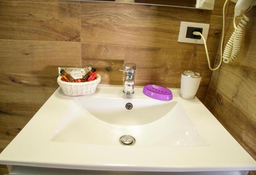 اتاق استاندارد با بالکن, Home Syrakos B&b