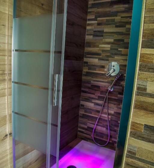 اتاق لوکس چهار تخته, Home Syrakos B&b