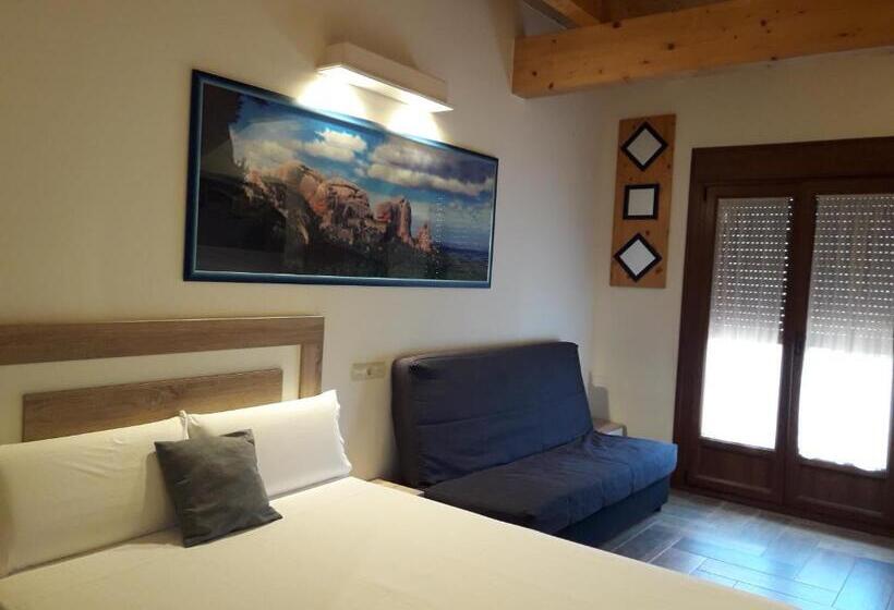 Семейный Полулюкс, Hostal Casa Barcelo