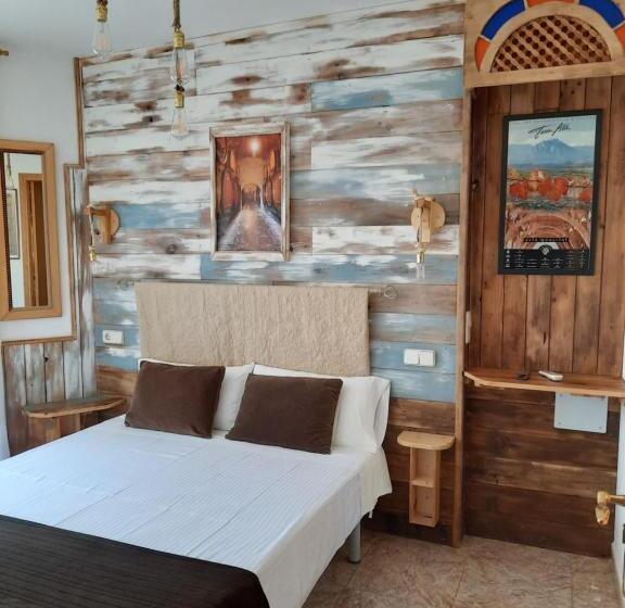 Номер Стандарт с Балконом, Hostal Casa Barcelo