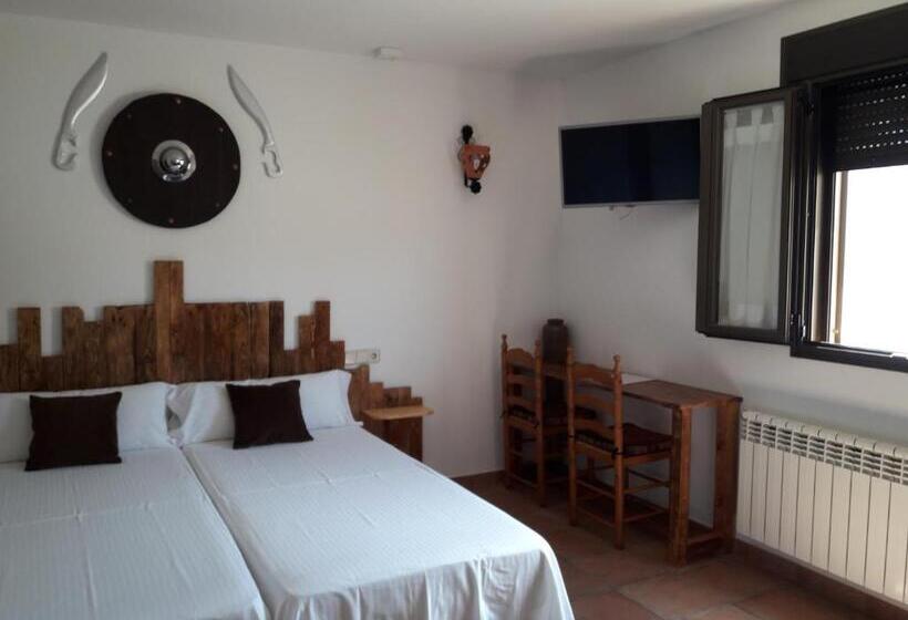 Четырехместный Номер Стандарт, Hostal Casa Barcelo