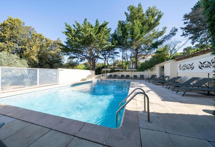 Номер Стандарт с Террасой, Hôtel La Garrigue & Bar Piscine