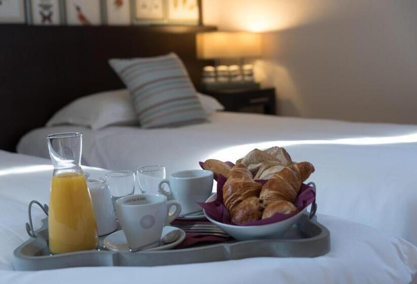 Номер Стандарт Трехместный, Logis Hostellerie De L Abbaye