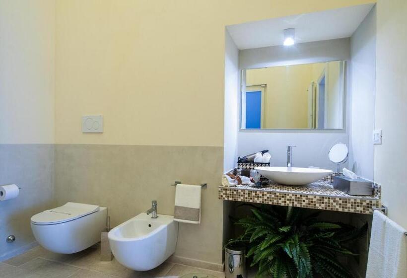 اتاق لوکس با بالکن, Turenum Apartment B&b